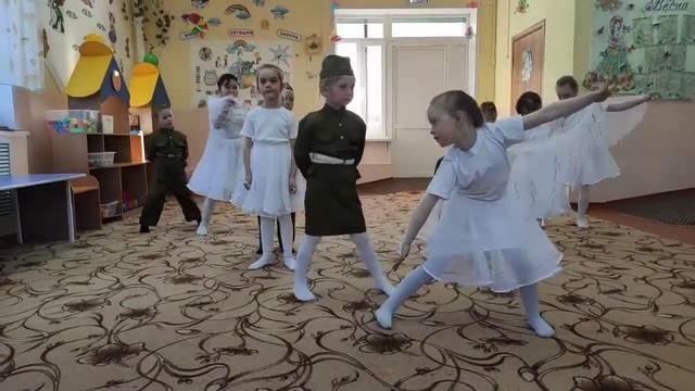 Детский сад "Алёнушка". Танец "Журавли" смотреть онлайн