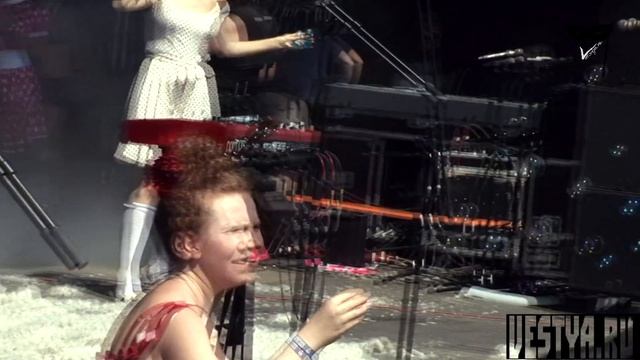 Нашествие 2012 Ундервуд - Платье в горошек смотреть онлайн