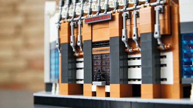 Official Images! LEGO Manchester United Old Trafford Stadium Set 10272 смотреть онлайн