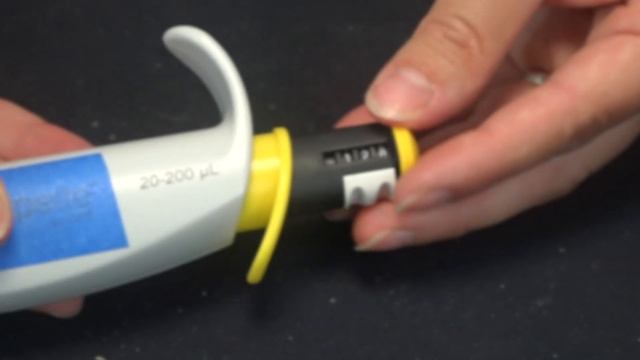 How to Use Micropipettes - Techniques Demonstration смотреть онлайн