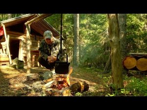 В Избу с Ночёвкой!Рыбачу с Плота на Озере!Набрал и Приготовил Грибы со Сметаной!