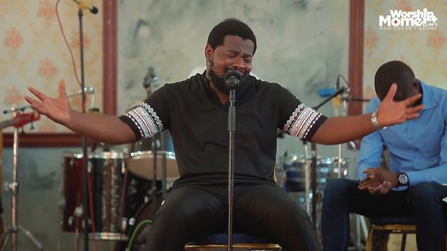 Frère Emmanuel Musongo Dans MEDLEY  Fongola+mosusu Te Matou Samuel Suivez 9minute Dans Sa Présence