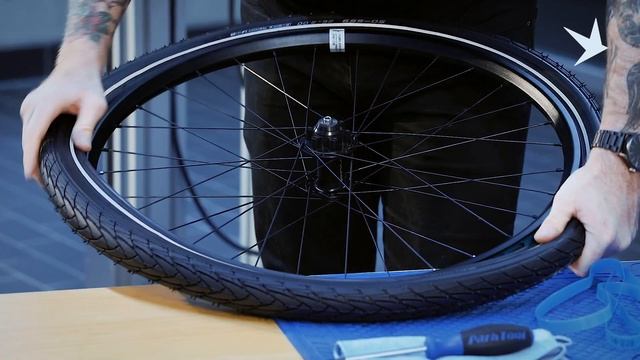 How to mount a bicycle tire with an inner tube - Get useful tips and tricks! смотреть онлайн