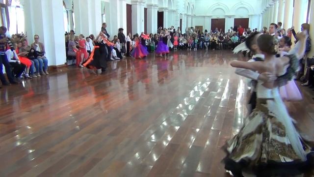 Венский вальс Юниоры 1, Сокращенное двоеборье 6 танцев E класс смотреть онлайн