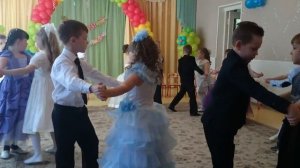 Выпускной. Крылатые качели.