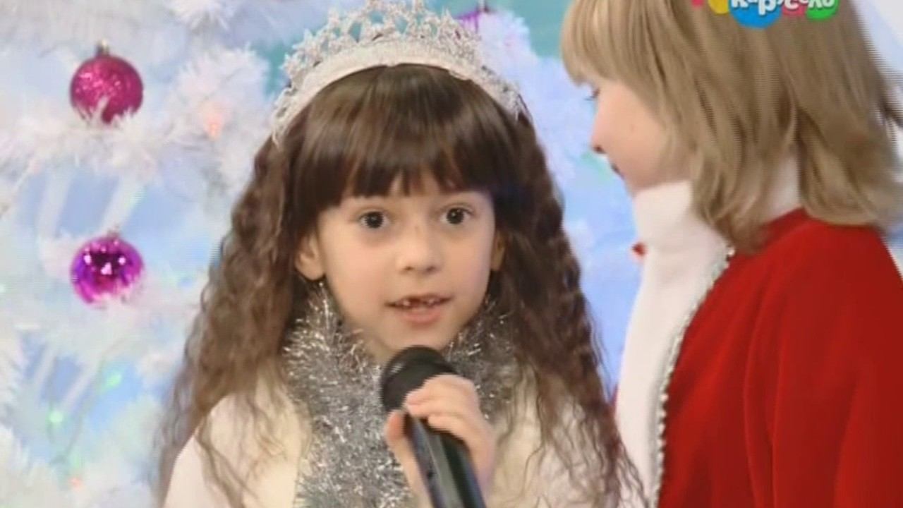 «Непоседы» - Маленькой ёлочке холодно зимой (С добрым утром, малыши!, 31/12/2016) смотреть онлайн