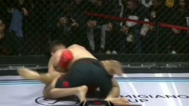 САЙМУМИН🇹🇯 vs 🇰🇬ОМУРБЕК полный бой 😱 смотреть онлайн