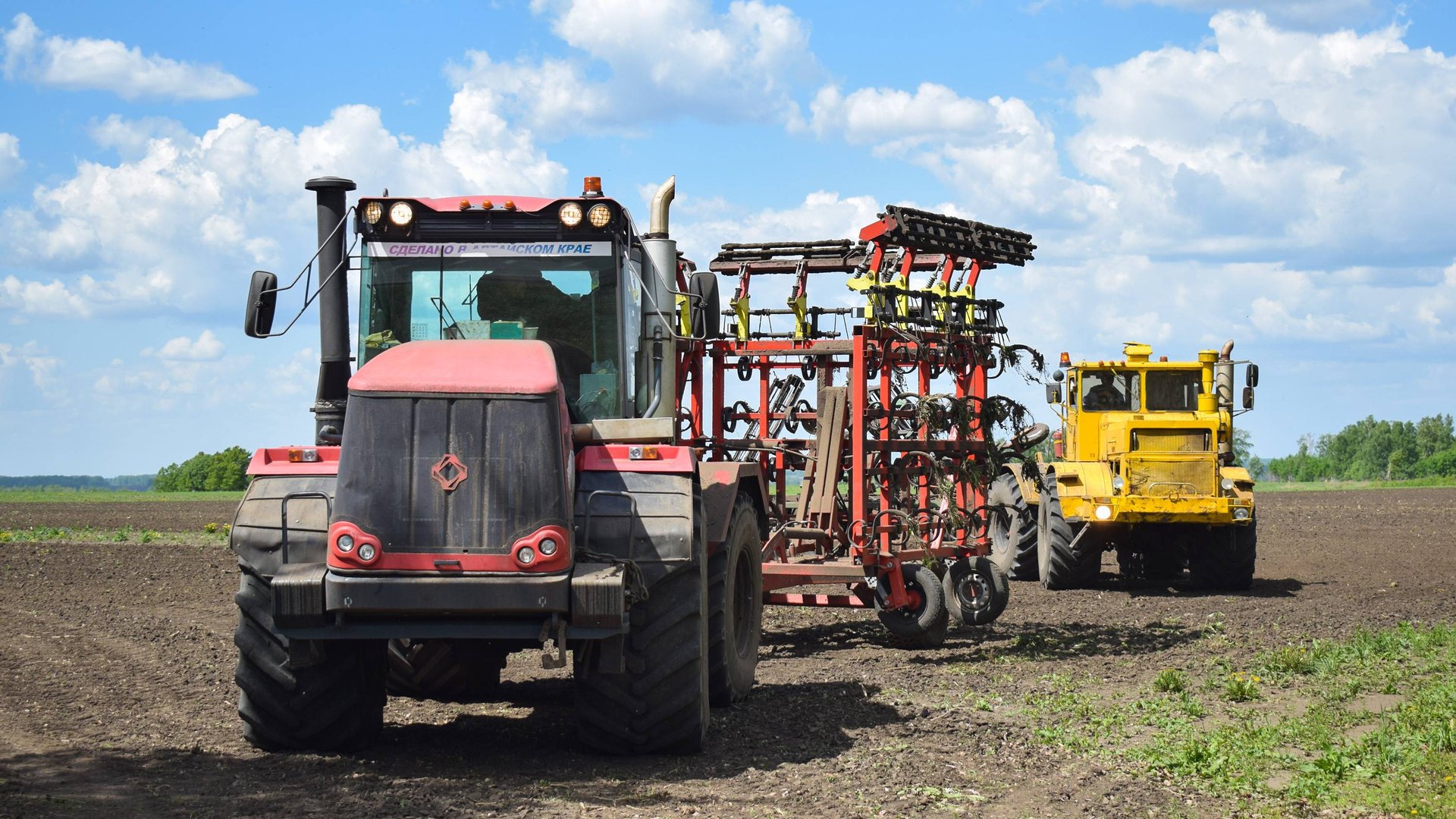 Трактора Кировец К-744Р4 и К-700А на культивации паров. / Kirovets K-744R4 and K-700A tractors. смотреть онлайн
