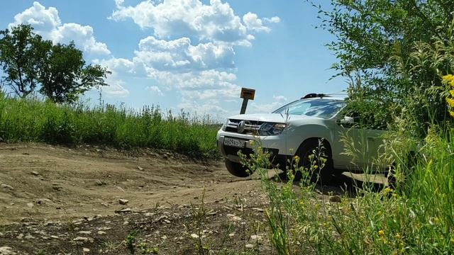 Работа имитаций блокировок при диагональном вывешивании на Рено Дастер (видео 2) смотреть онлайн