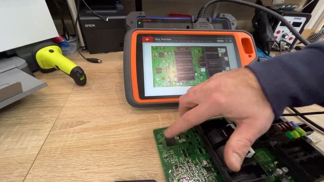 BMW F20 F21 Add Key программирование ключа программатор VVDI Xhorse key tool Plus FEM programming смотреть онлайн