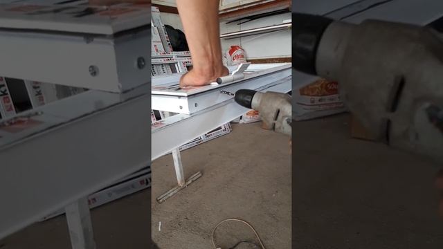 Алюмин деразага ручка ва петля урнатиш. Бу кандай ясалади.