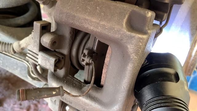 Датчик износа колодок W204 смотреть онлайн