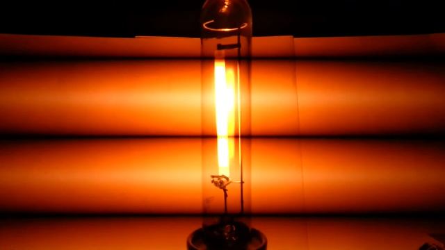 Запуск необычной натриевой лампы высокого давления от OSRAM. Включение и прогрев. смотреть онлайн
