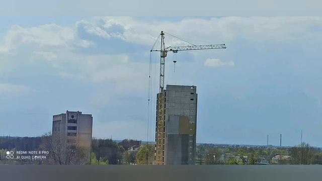 строительство 18 этажного жилого дома, реконструкция пожарной части, башенный кран КБМ-401П смотреть онлайн