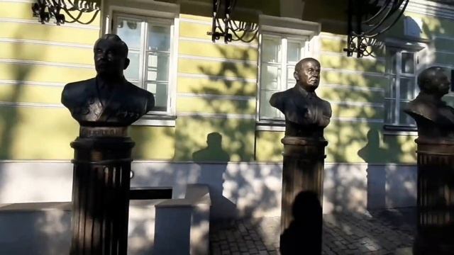 Прогулки по Москве.Не совсем удачная прогулка. Пропавшая Аллея правителей России.Усадьба и общежити смотреть онлайн