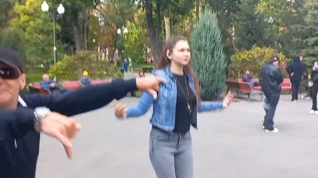 Ukraine,Харьков,танцы,Осень,Листья жёлтые!??? смотреть онлайн