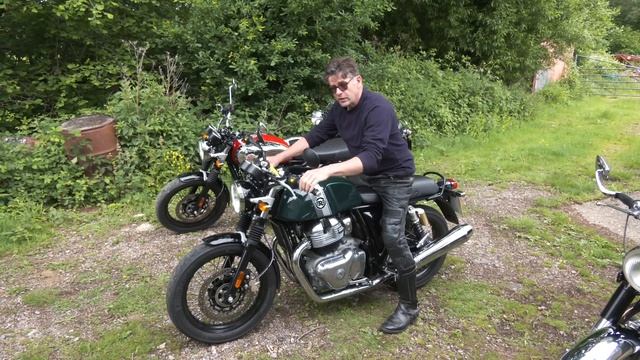 Royal Enfield Interceptor 650 vs Continental GT - 2 classic bikers review смотреть онлайн