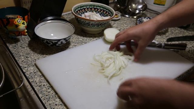 Жареная картошка на свином солёном сале в казане. смотреть онлайн