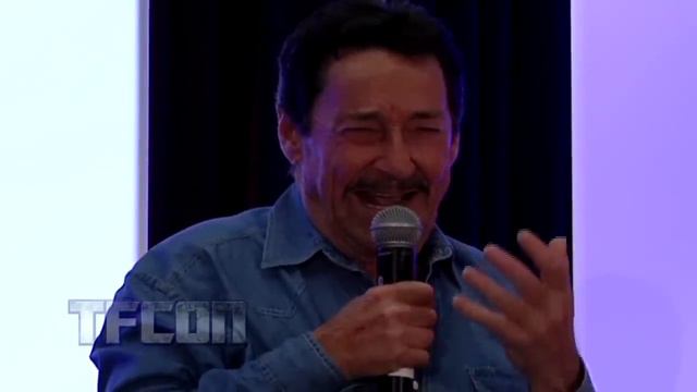 Voice of Optimus Prime is also The Predator (vocalizations by Peter Cullen) смотреть онлайн