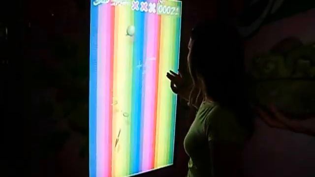 Интерактивный рекламный Outdoor монитор в остановках. Умные остановки (реклама Экзо)