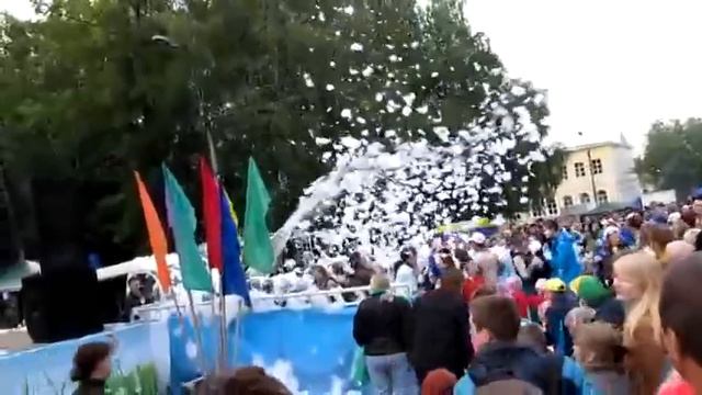 Пенная вечеринка на дне города Кириллова смотреть онлайн