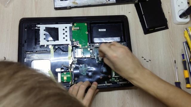 КАК РАЗОБРАТЬ НОУТБУК ASUS K50\КАК ПОЧИСТИТЬ НОУТБУК ASUS K50\ КАК ЗАМЕНИТЬ ТЕРМОПАСТУ ASUS K50 смотреть онлайн