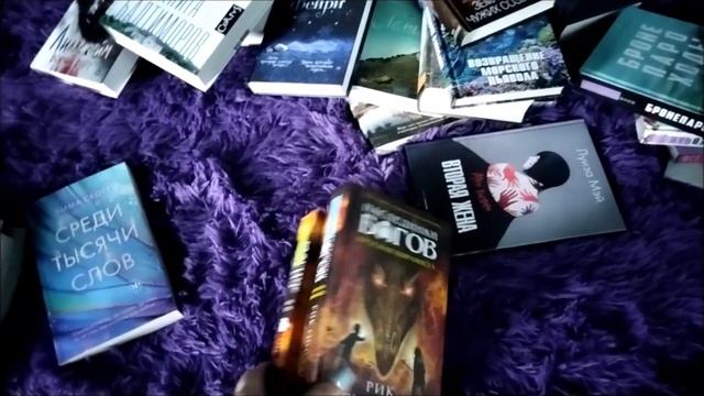 УБОРКА КНИГ НА ПОЛКАХ//навожу порядок на своих полочках смотреть онлайн