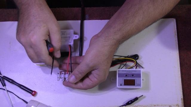 Uporedni pregled termostata DM XH-W3001 vs XH-W3001 No name | Razlike i podešavanje temperature | смотреть онлайн