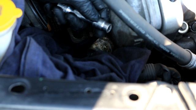 1996-2001 Maxima/i30 thermostat replacement смотреть онлайн