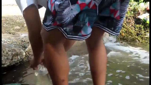 River Adventure releasing guppies collecting aquatic plants, lava rocks and driftwood. смотреть онлайн