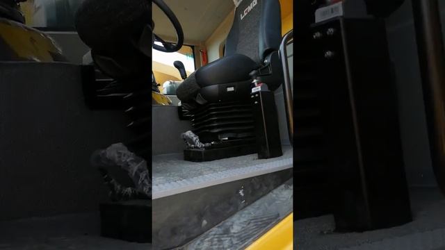 Китайский карьерный самосвал LGMG MT60