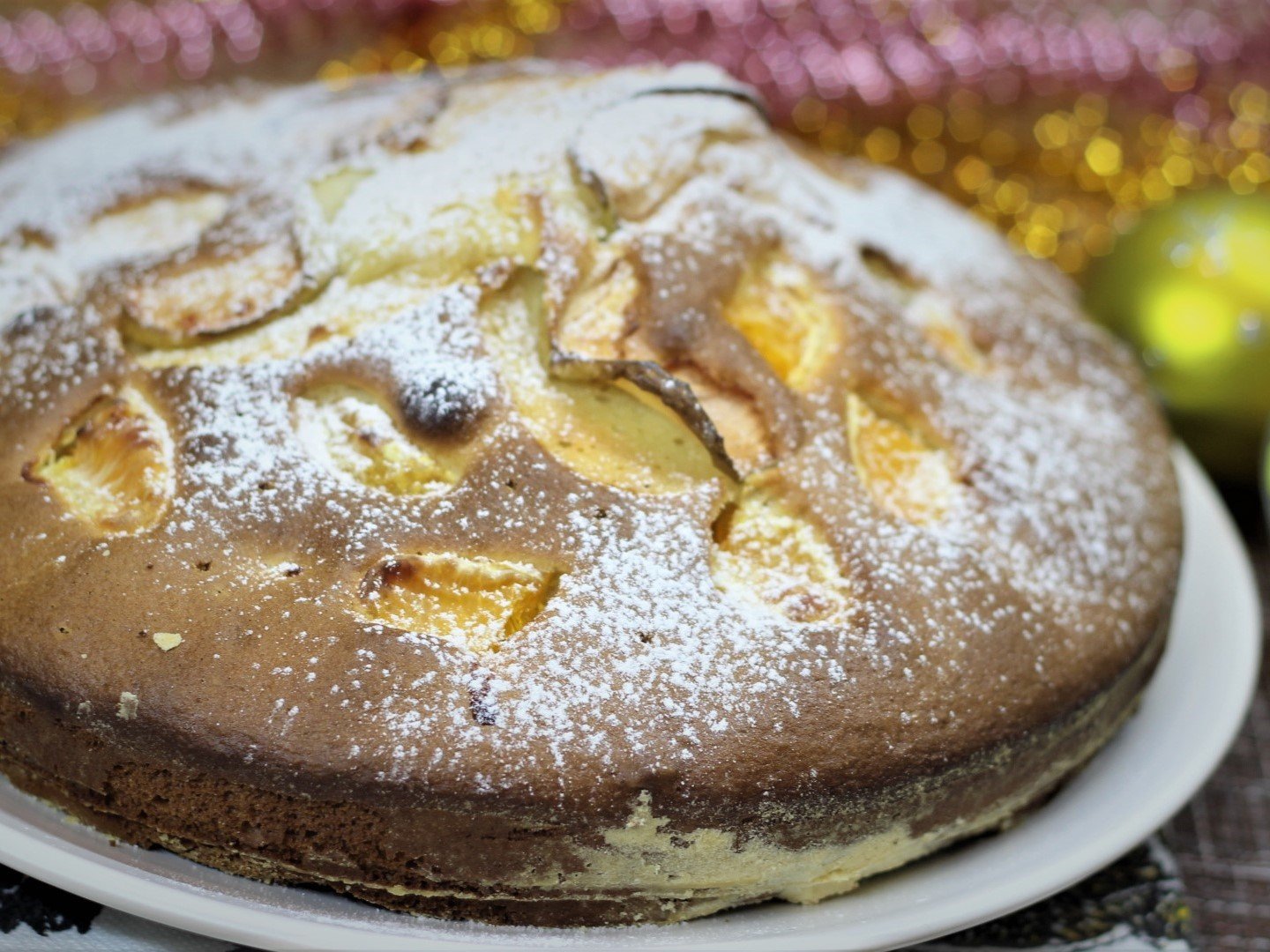 Новогодняя ?Шарлотка с яблоками и мандарином?Приятного просмотра. смотреть онлайн