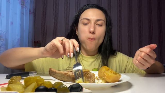 МУКБАНГ КАРТОФЕЛЬ ЗАПЕЧЁННЫЙ СО СВИНИНОЙ