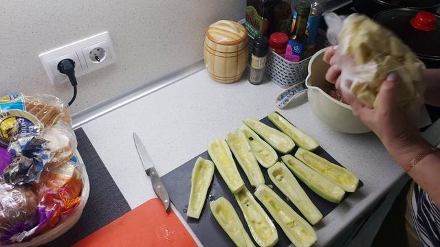 Только рецепты?Лодочки из молодых кабачков и фарша? смотреть онлайн