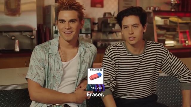 Коул Спроус и Кей Джей Апа БИТВА СЛЕНГОВ | Ривердейл смотреть онлайн