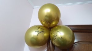 Обсуждаем праздники и надуваем шарики. Дарья Кожанова рассказывает о своём отношении к праздникам.