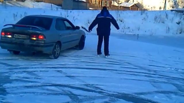 танцы на льду фигурное катание на машине 日本車 Nissan sunny 2000 смотреть онлайн