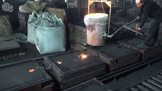 Process of making manhole covers by melting scrap metal. Korean iron lid mass production factory смотреть онлайн