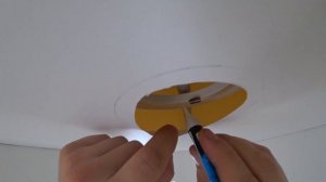 Внутренняя вклейка кольца в натяжной потолок с помощью Крепышей