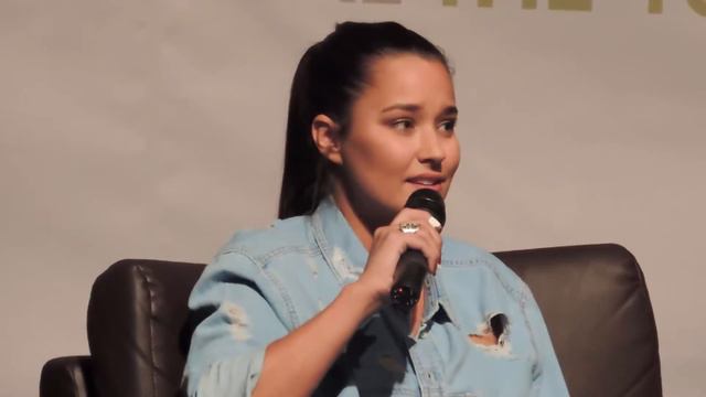 Rhiannon Fish about Brazilian Fans - DDCon The 100 (Brazil) смотреть онлайн
