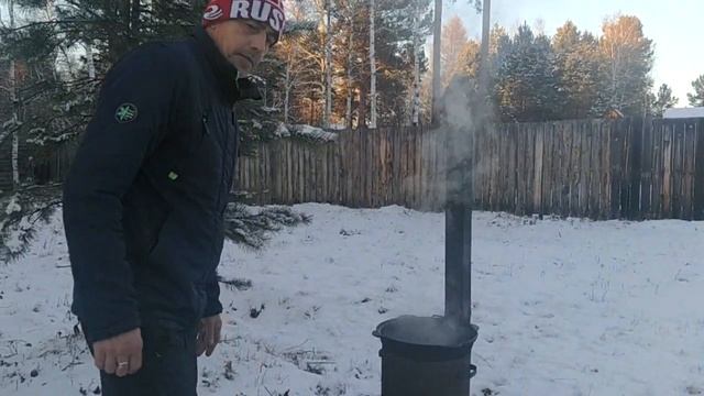 Гуляш СССР из свинины с подливой в казане на костре смотреть онлайн