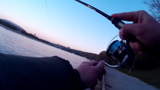 [Street Fishing] Ловля пассивного окуня на микроджиг в Москве смотреть онлайн