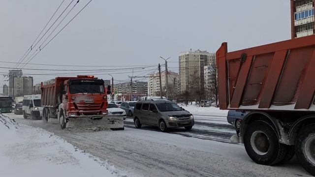 Уборка снега в Челябинске 11.03.2021 смотреть онлайн