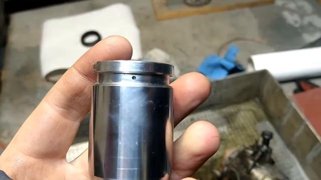 Клинит задний суппорт Пассат Б5+. Ремонт / The wedge of the rear caliper of VW Pasaat GP. Repairing смотреть онлайн