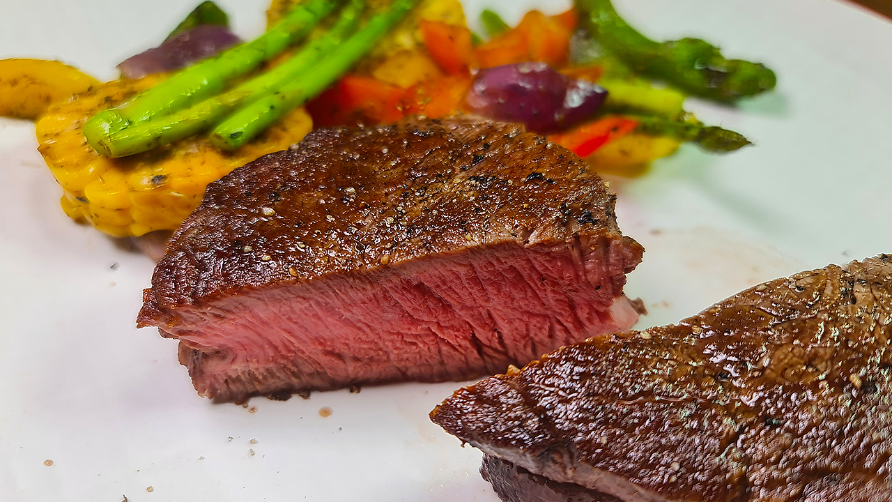 Стейк филе миньон с овощами | Отличный стейк из говядины смотреть онлайн