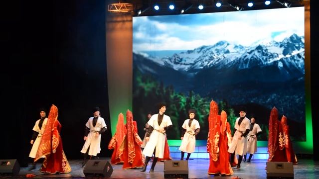 Ансамбль "Шохлукъ-Дружба " старинный карачаевский танец "Абезек" смотреть онлайн