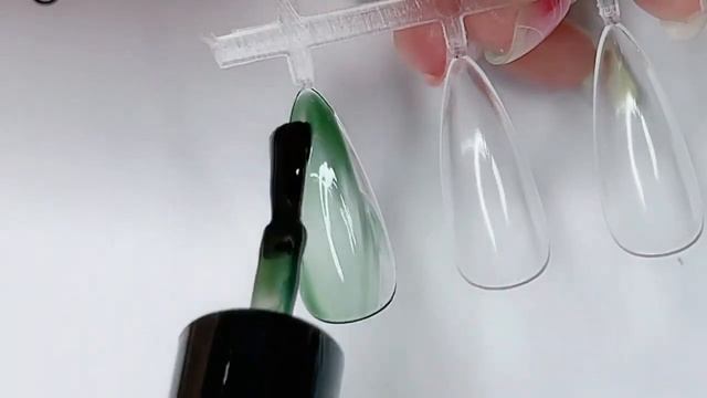 Серебряный гель-лак с кусочками потали смотреть онлайн