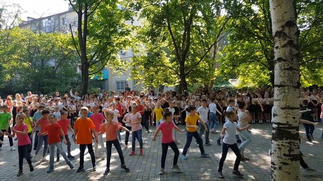 Последний звонок 2 -Б смотреть онлайн