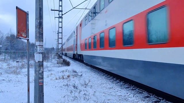 Платформа Поповка. ЭП20-040 с двухэтажным поездом №36 Адлер - Санкт-Петербург "Северная Пальмира" смотреть онлайн