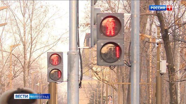 На перекрестке улиц Титова и Таращанцев установили светофоры смотреть онлайн